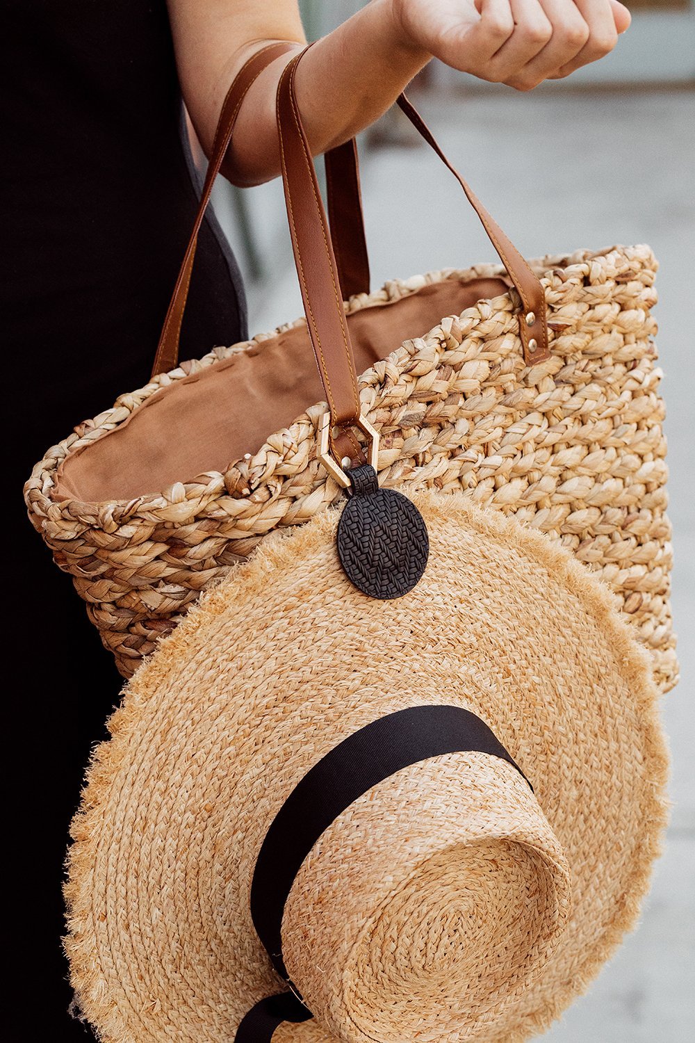 Round Hat Holder TOPTOTE x LOC Beige – - Main Image